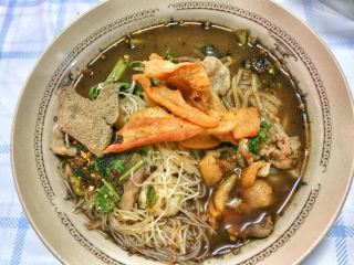 Mie Kocok Bandung Kuah Gurih dengan Kikil Empuk